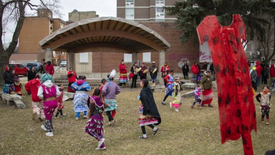 매니토바, '모든 날이 붉은 드레스의 날'…MMIWG 추모 위한 연대