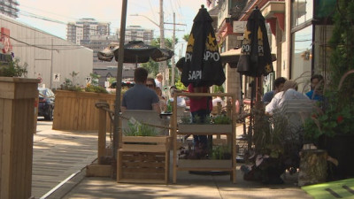 핼리팩스, 보도 파티오 수수료 인하 검토