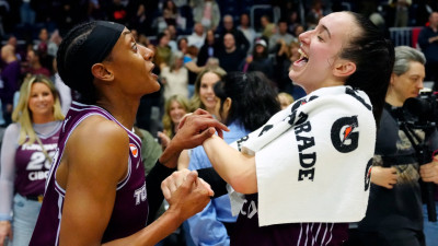 토론토 템포, WNBA 첫 승 신고… 홈 관중 열광