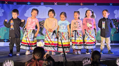 서스캐처원 Chief Payepot 학교, '곰' 테마 예술 및 언어 축제 개최