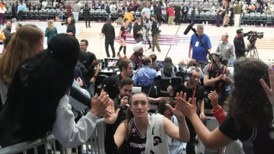 토론토 템포, 역사적인 첫 WNBA 경기서 아쉽게 패배
