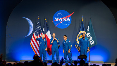 NASA, 아르테미스 3호 임무에 우주비행사 4명 선정... 스페이스X·블루오리진 달 착륙선 첫 테스트