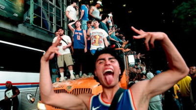 뉴욕 닉스 53년 만에 NBA 우승, 축제 열기 속 총격 사건 발생