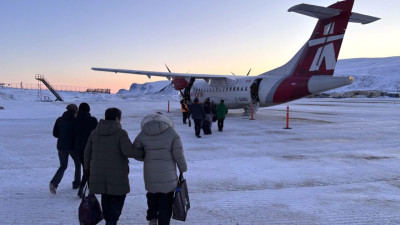 팡니르퉁 공항 이전 촉구