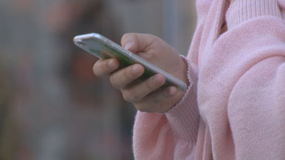 앨버타 10대, 성관계 사진 공유 사건 진실 규명 지연에 '억울함' 호소