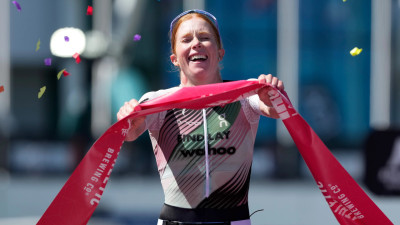 에드먼턴 폴라 핀들레이, 첫 도전 226km 철인 3종 경기 우승
