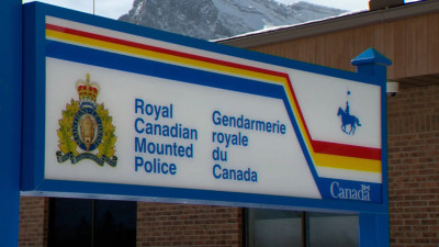 캔모어 보우강에서 남성 시신 발견… RCMP, 변사 사건 수사 착수