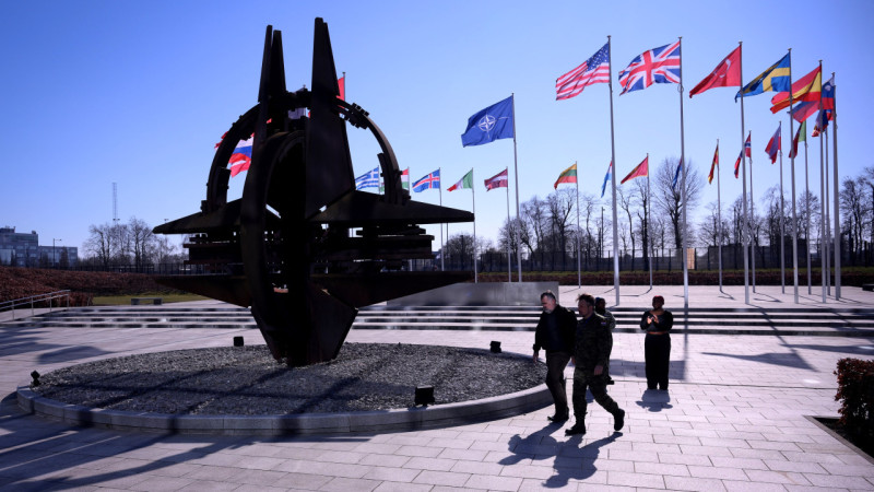 NATO 스파이 의혹 캐나다인의 이력 추적