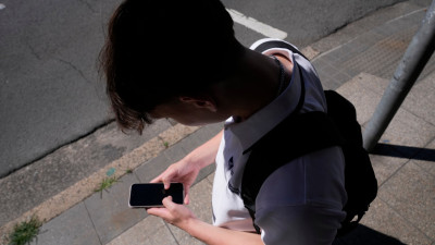 프랑스, 아동 대상 소셜 미디어 금지 조치 위헌 판결... 캐나다도 유사한 도전 직면할 수도