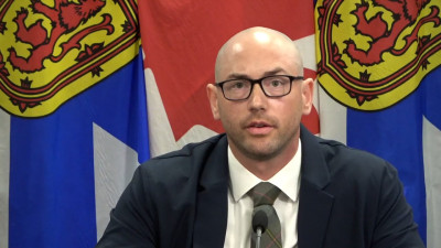 노바스코샤 에너지 장관, 정치 입문 전 랩 가사 논란에 사과