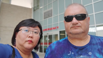 새스커툰 병원 복도에서 밤새운 환자, 다른 나라 병원과 비교하며 불만 토로