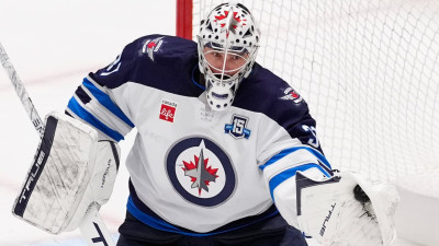 NHL 최고 골키퍼 콘노르 헬레버키, 위니펙 제츠에 트레이드 요청