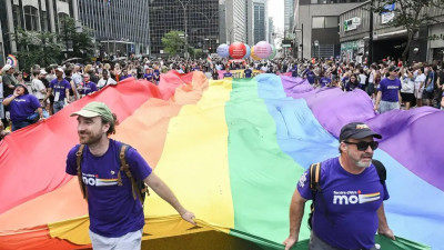 몬트리올 LGBTQ+ 커뮤니티, 경쟁적 프라이드 퍼레이드 개최