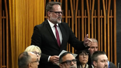 알렉상드르 불레리스, 퀘벡 주 선거 출마 위해 연방 의원직 공식 사퇴
