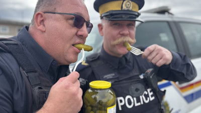 랭킨 인렛 RCMP, 피클볼 통해 주민들과 소통 강화 모색