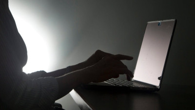 의혹의 가상 작가, AI 생성 가능성…캐나다 웹사이트들 기사 삭제