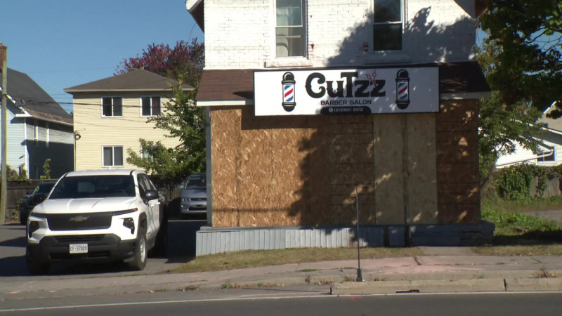 오타와 음주운전 의심 사고로 30대 남성 사망, 여성 운전자 기소