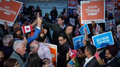 BC NDP 대표 에비, 밴쿠버 유세… 토리당은 서리로