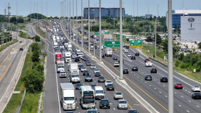 QEW 서행 궬프 라인 인근서 5명 병원 이송 사고… 전 차선 통제