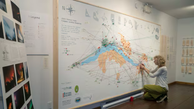 산불이 남긴 피난의 발자취… BC주 예술가가 그린 '기억의 지도'