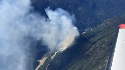 BC주 프레이저 캐년 '통제 불능' 산불 발생… 1번 고속도로 인근 시야 확보 주의