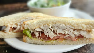 토마토 빼주세요 세인트존스 식당, 가격 폭등에 메뉴서 전격 제외… 식료품 인플레이션의 역설