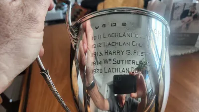 115년 전의 영광을 되찾아주세요… B.C.주 철거 창고서 발견된 위니펙 연주자의 은제 트로피 화제