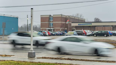 카메라 떼자마자 질주… 오타와 시, 무인 단속기 철거된 스쿨존 과속 사례 급증 경고