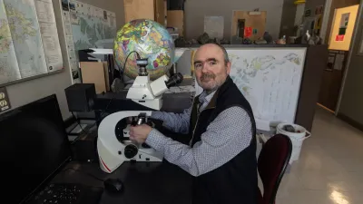 앨버타대 그래엄 피어슨 교수, 신규 광물 '그래엄피어슨나이트' 명명 영예… 지구 심부의 비밀 푼 공로 인정