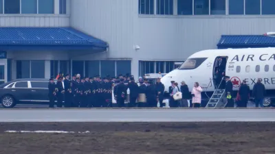 '라과디아 공항 충돌 사고' 희생 조종사들 유해 고국 캐나다로 송환