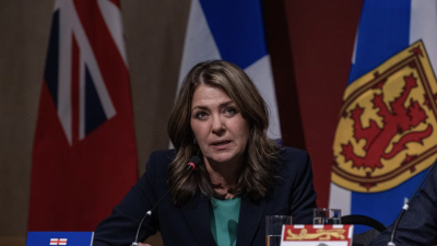 스미스 주정부, 연방정부와 관계 재정립 여론 수렴... '앨버타 넥스트' 패널, 에어드리에서 타운홀 개최