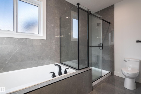 단독주택 6229 Hampton Gray AV NW CAD9,000