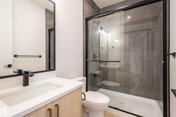 단독주택 6229 Hampton Gray AV NW CAD9,000