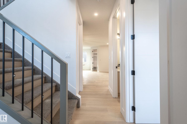 단독주택 6229 Hampton Gray AV NW CAD9,000