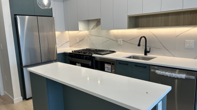 [렌트] (앤디킴부동산) 써리 NEW 콘도 2bed+2bath