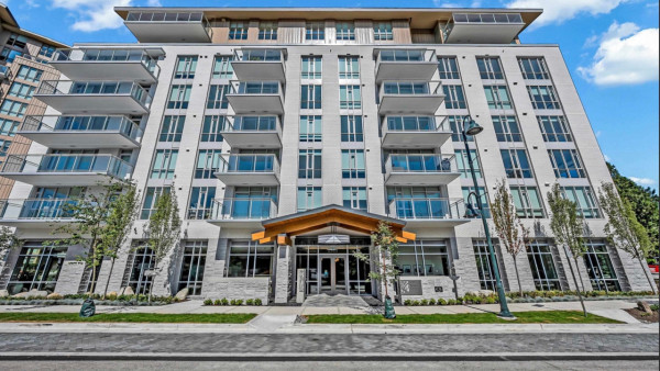 [렌트] LUXURIOUS 3-BED PENTHOUSE | 1,482 Sq.Ft. + 2-Car Garage & EV Charger | Lynn Valley