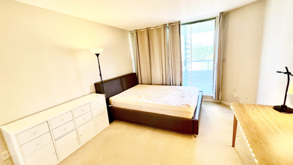 [렌트] 브랜트우드 Master Bedroom + Ensuite Bathroom/ 여성분만