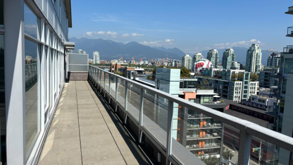 [렌트] 서브펜트하우스 | 풀퍼니시드 2Bed + 2Bath + Solarium + Den