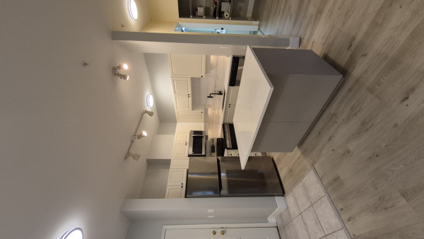 [렌트] 랭리의 리모델링 완료된 895sqft 의 콘도의 세입자를 모십니다.