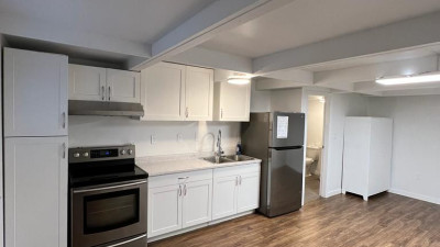 [렌트] Bachelor Suite for Rent - 써리 West Clayton 184st & Fraser Hwy (76ave)