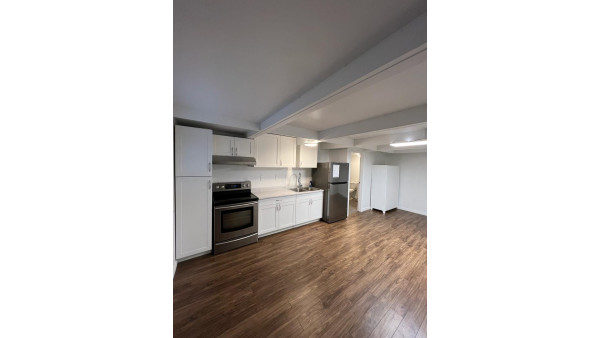 [렌트] Bachelor Suite for Rent - 써리 West Clayton 184st & Fraser Hwy (76ave)
