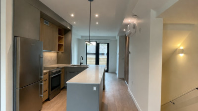 [렌트] Burquitlam 3Bed + Den 타운하우스 렌트 / 가구포함 가능 / 10월 입주