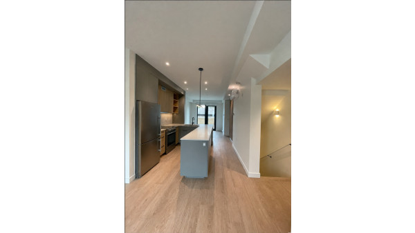 [렌트] Burquitlam 3Bed + Den 타운하우스 렌트 / 가구포함 가능 / 10월 입주