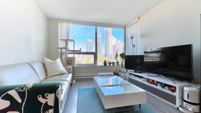 [렌트] 메트로타운역 도보 3분 | 1Bed + Den 콘도 렌트 | 11월 1일 입주 | 주차 + 기본 가구 포함