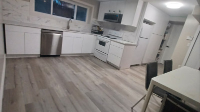 [렌트] (여성분) 버퀴틀람 역 주변 하우스 넓은 공간 룸렌트 (별도의 부엌과 거실) - 1200 sqft