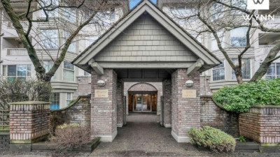 [매매] [Sold] [Wynn Realty] SOLD: 파티오가 매력적인 밴쿠버 2배드 2배쓰 클럽하우스