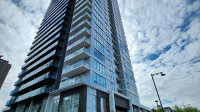 [렌트] 써리 역세권 고층아파트 1Bed+1Den 렌트