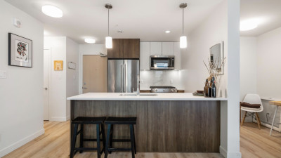 [렌트] 1 Bed 1 Bath Plu 1 Den Apartment