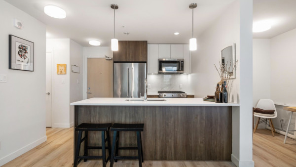 [렌트] 1 Bed 1 Bath Plu 1 Den Apartment