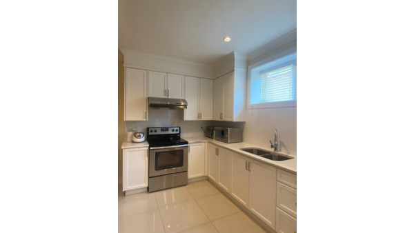 [렌트] 2 Bedroom 1 Bathroom Basement suite - North Burnaby Parkcrest Area